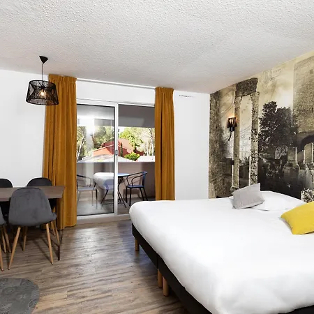 Domaine De L Estajan Apartment