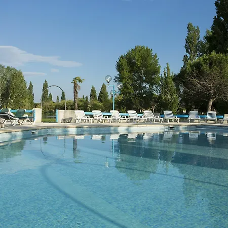 Apartment Domaine De L Estajan Arles